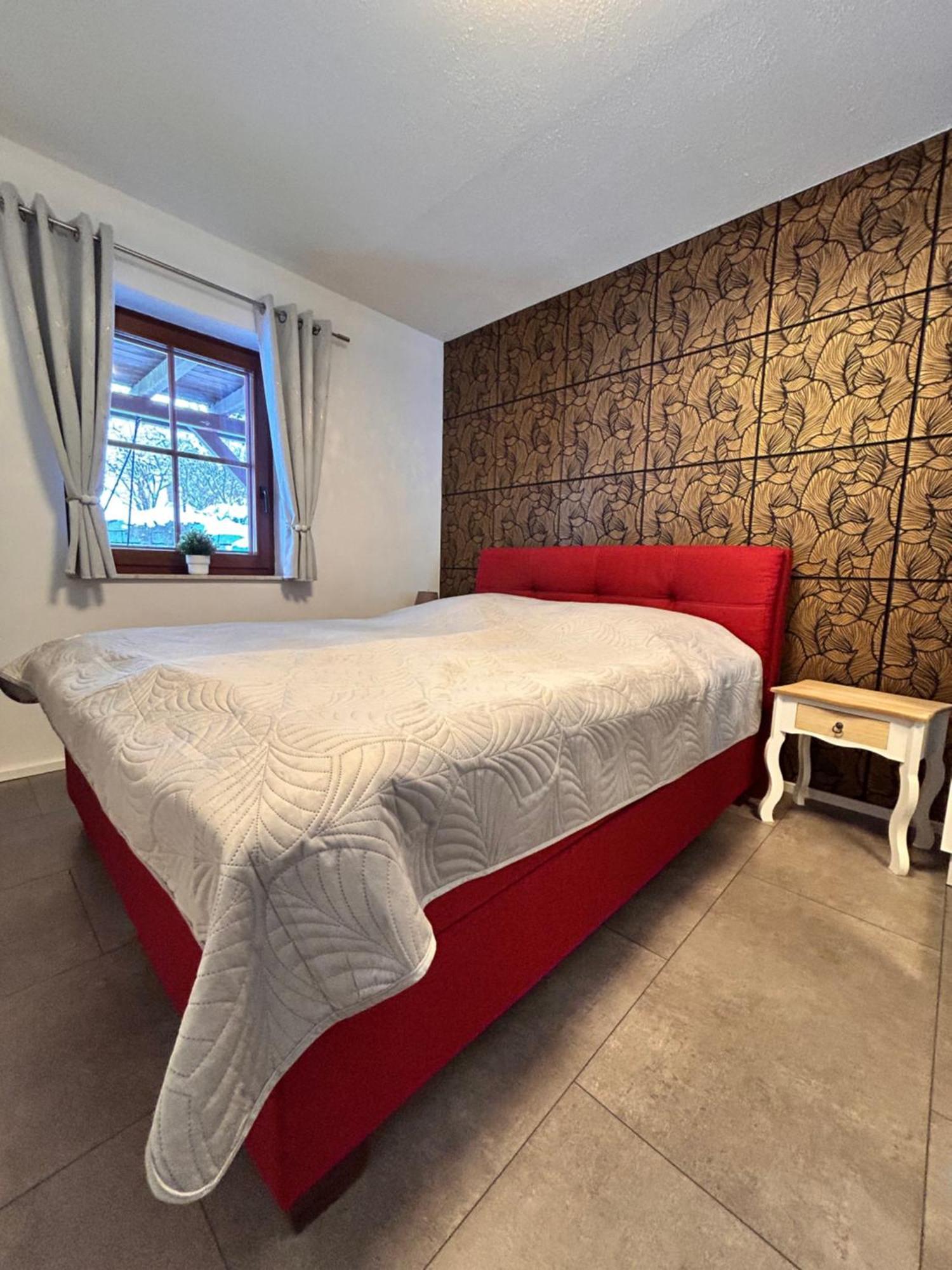 Ferienwohnung Mit Gartennutzung, Garage Und Wallbox Ebersbach-Neugersdorf エクステリア 写真